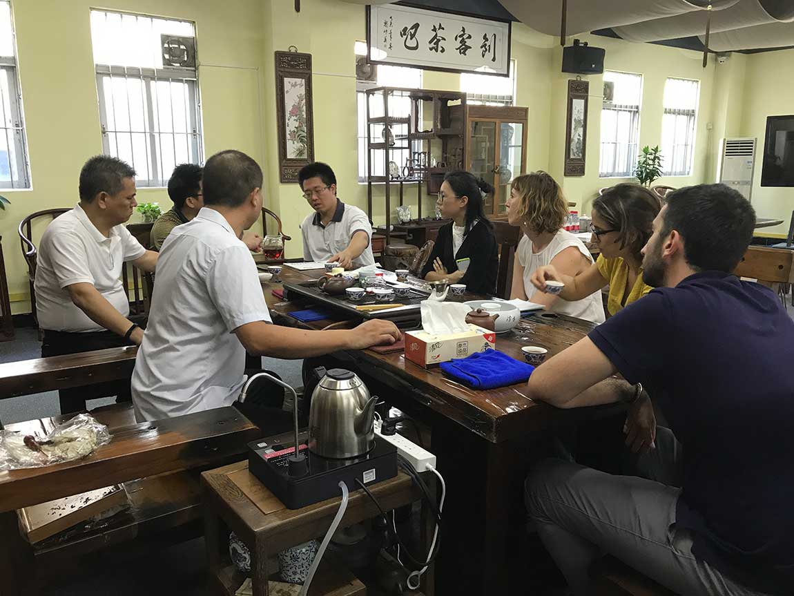意大利教授调研团参观了AYX.COM
