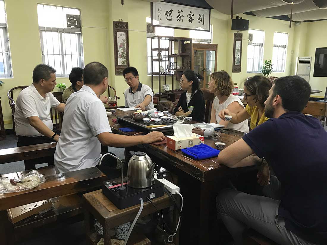 同类内容意大利教授调研团参观了lig