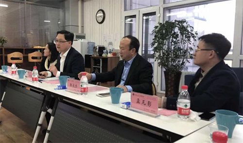 QQ截图20180404100304.jpg 与此同时该创投孵化器董领导进行了接待