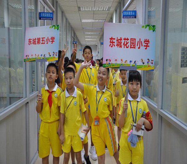 东莞市内有8间中小学参加了这次课程培
