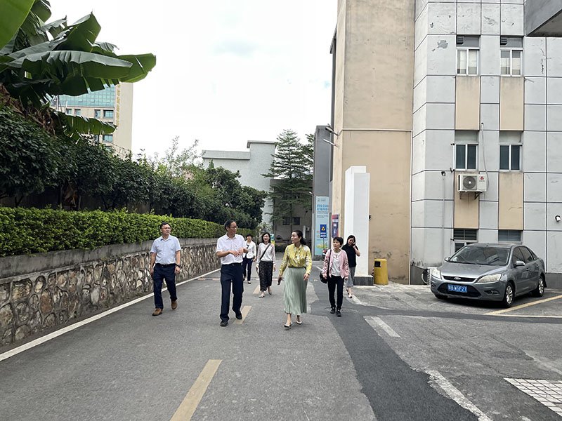 组员唐晓艳（市总商会副秘书长）