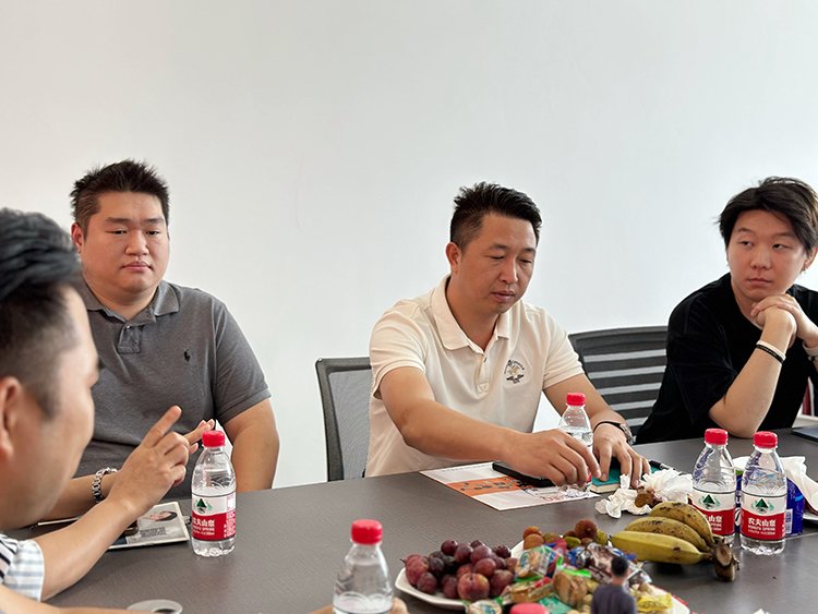 应用场景以及产业生态等议题展开深入讨