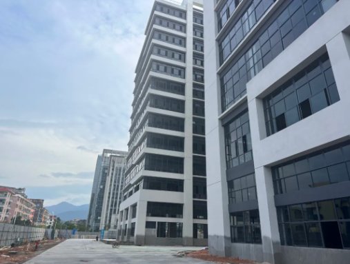 一、 政府关怀：高位指导，赋信前行