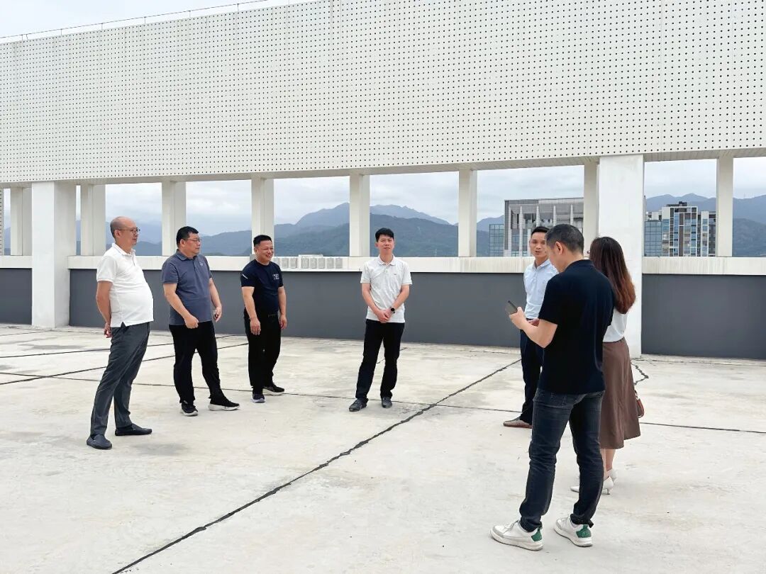 热烈祝贺谢岗高端装备制造行业协会新办公室装修即将落成,会长率队实地规划共绘智造蓝图! 实地参观协会新办公室装修最新进展